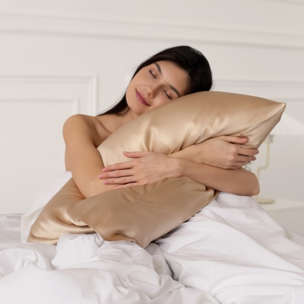 ШЕЛКОВАЯ НАВОЛОЧКА 50Х70 КЛАССИЧЕСКИЙ БЕЖЕВЫЙ 4