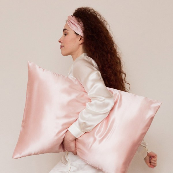 ШЕЛКОВАЯ НАВОЛОЧКА 50Х70 РОЗОВАЯ ПУДРА 3