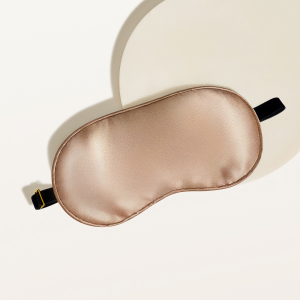 Шелковая маска для сна silk silk. Шелковая маска для сна silk silk. Шелковые маска для сна красная с золотом. Маска для сна шелк. Маска для сна мокап.