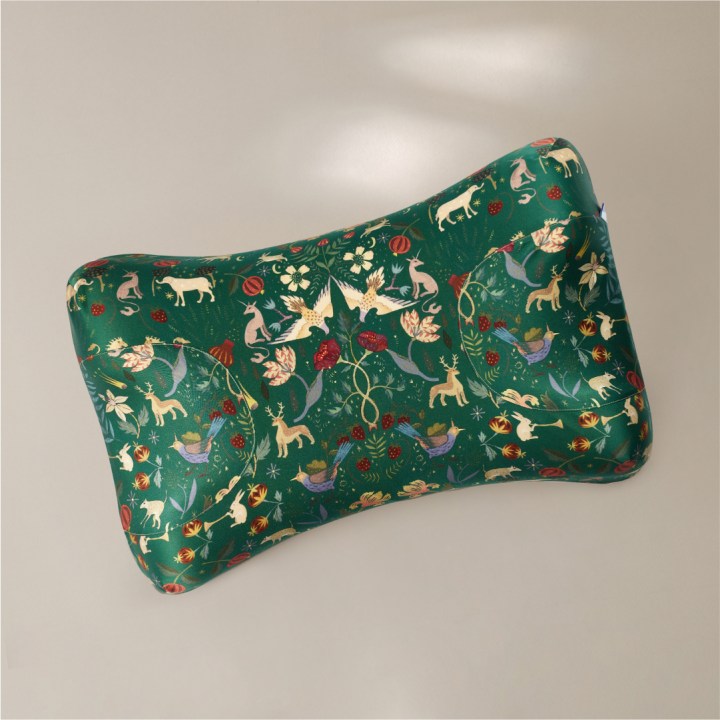 Подушка Omnia в наволочке из премиального шелка