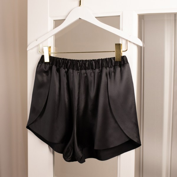 Шорты шелковые черные 6